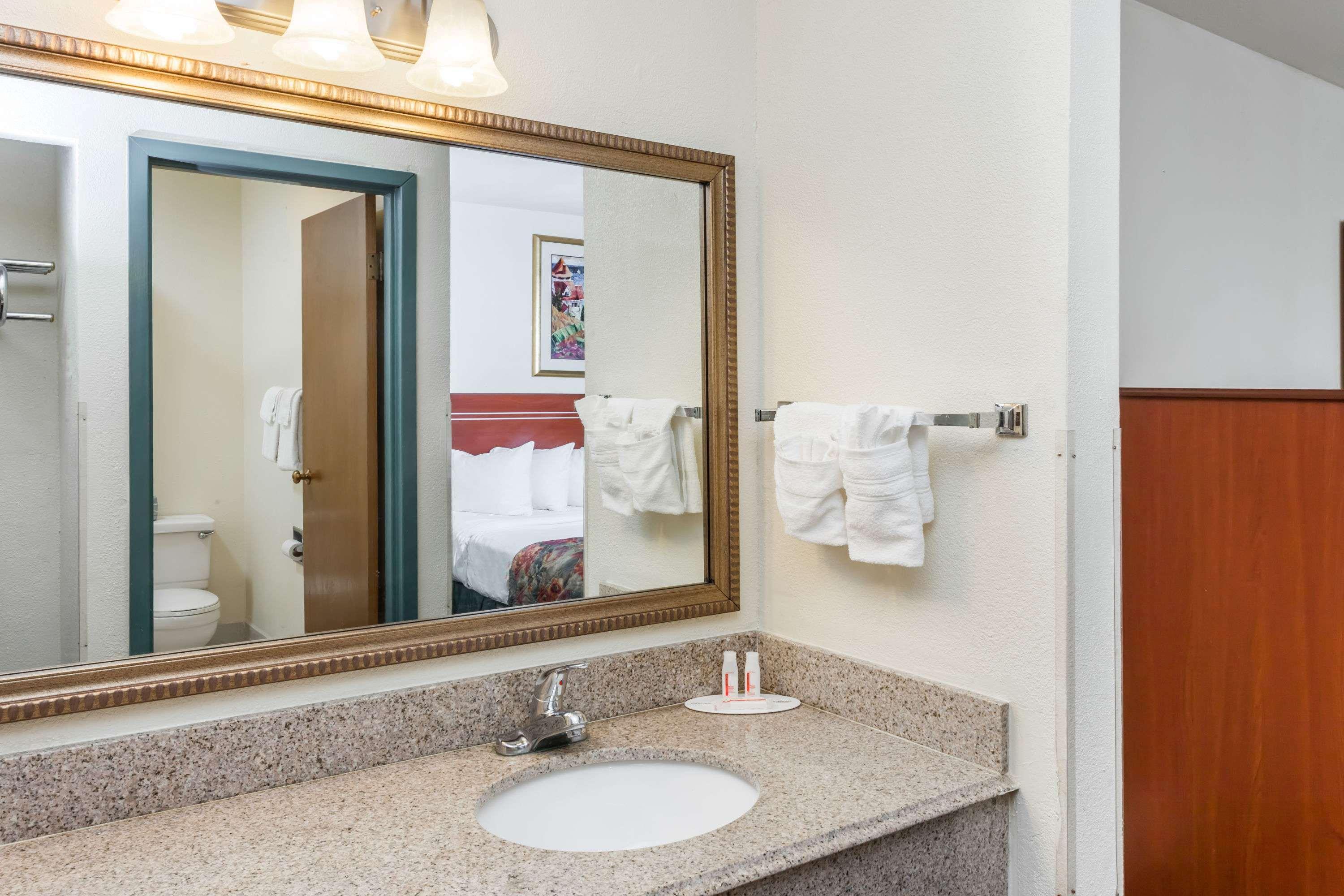 Hotel Baymont By Wyndham Decatur Extérieur photo