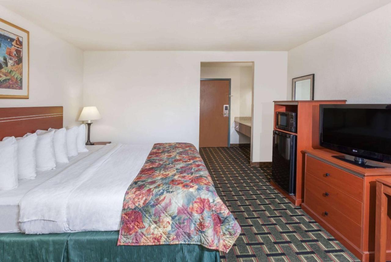 Hotel Baymont By Wyndham Decatur Extérieur photo