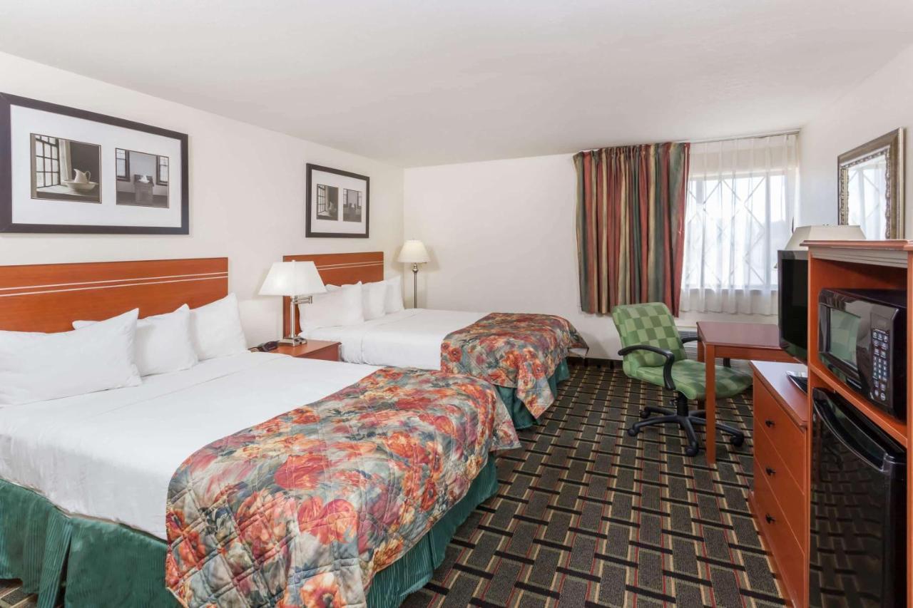 Hotel Baymont By Wyndham Decatur Extérieur photo