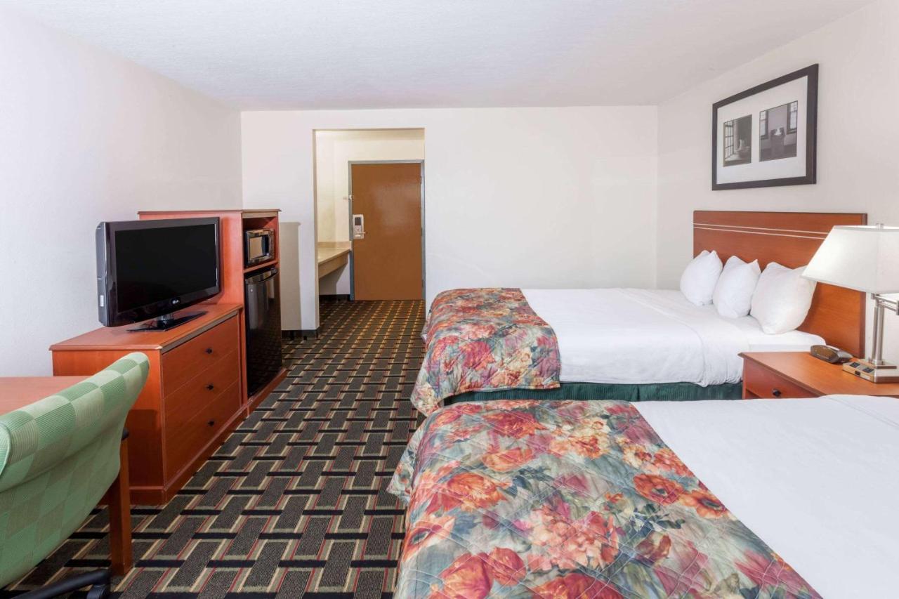 Hotel Baymont By Wyndham Decatur Extérieur photo