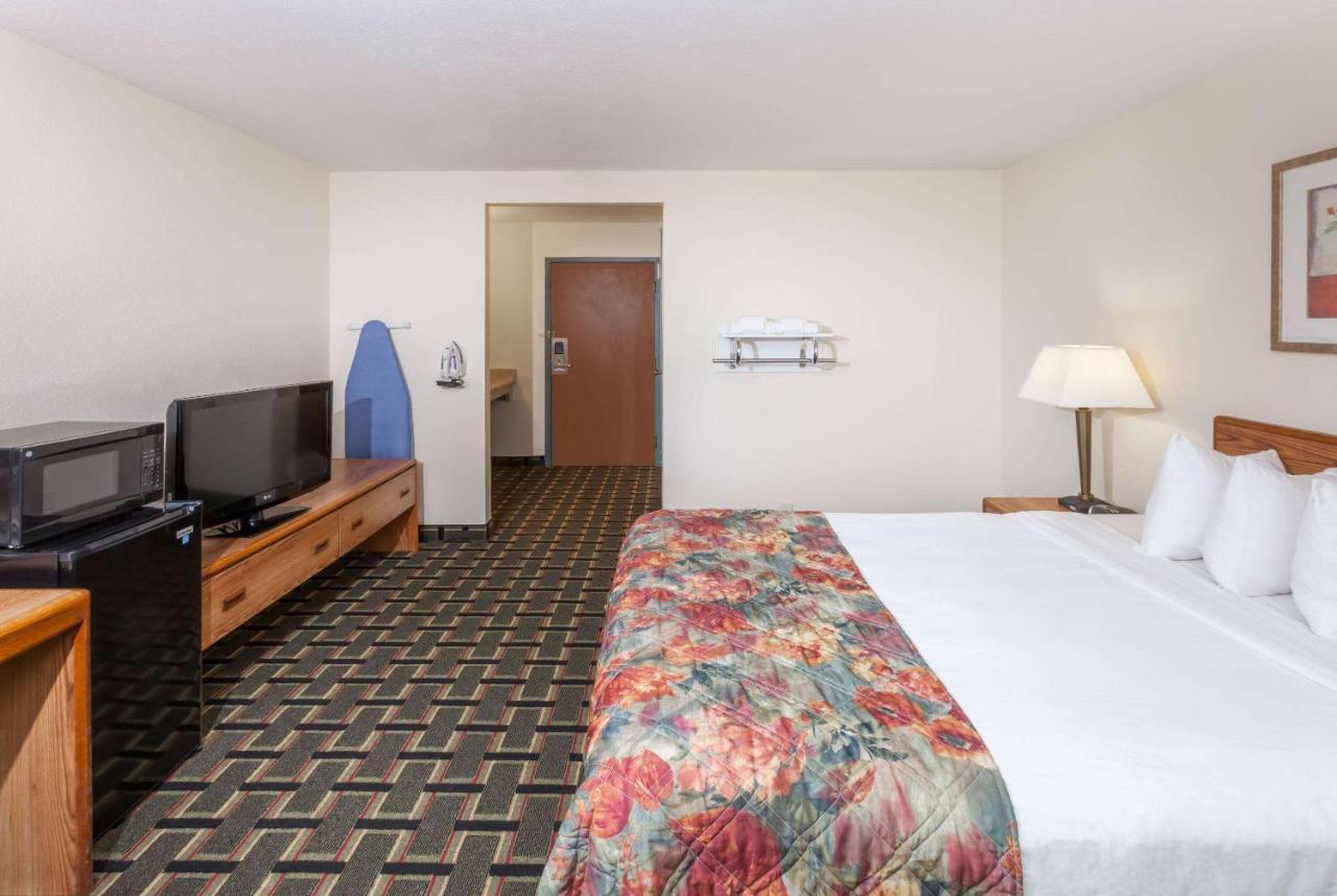 Hotel Baymont By Wyndham Decatur Extérieur photo