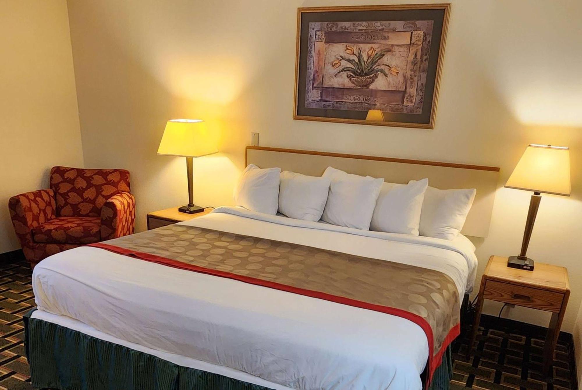 Hotel Baymont By Wyndham Decatur Extérieur photo