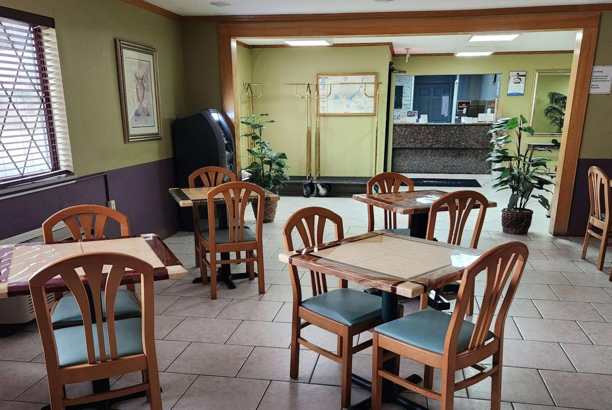 Hotel Baymont By Wyndham Decatur Extérieur photo